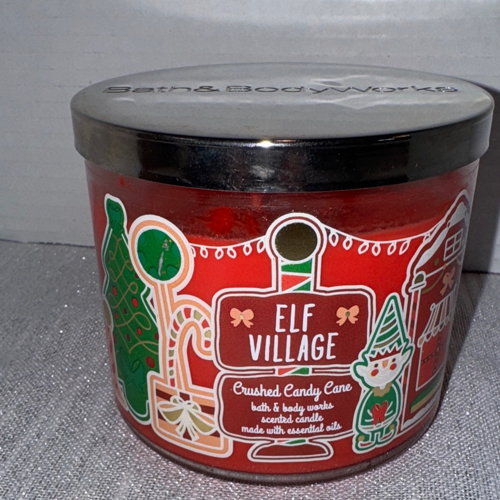 Bath & Body Works Elf Village Candle 3 wick crushed candy cane 14.5 ounce NEW - Picture 1 of 5